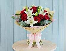 Букет цветов из:  Лилии и Розы в Павловское