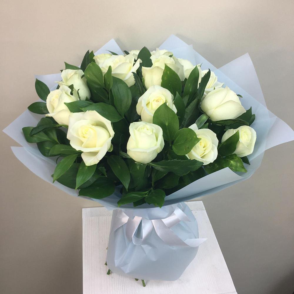 Букет 15 Белых роз Проуд в Павловское