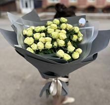 Букет Белые кустовые розы Солинеро в Павловское