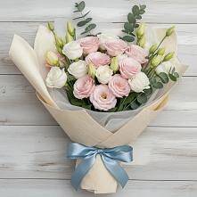 Букет цветов из:  Лизиантусы в Павловское