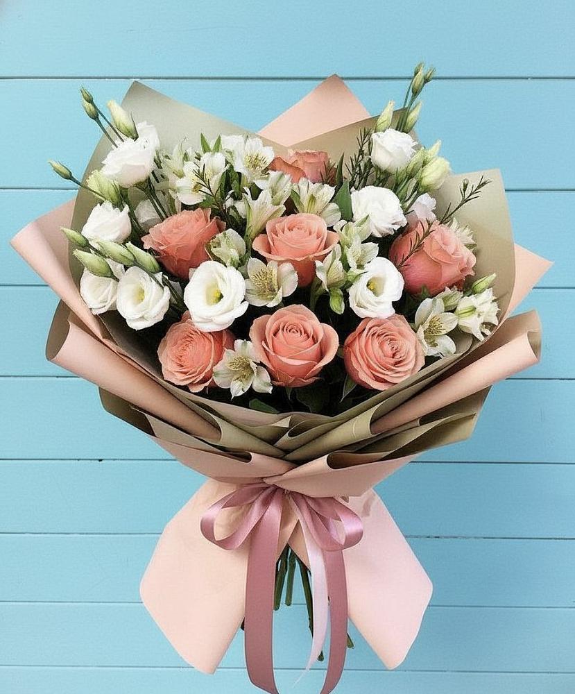 Букет цветов из: Розы, Альстромерии и Лизиантусы в Павловское