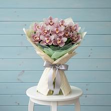 Букет цветов из:  Орхидеи и Розы в Павловское