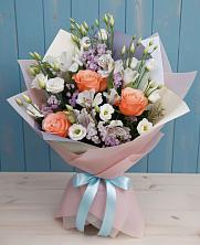 Букет цветов из:  Лизиантусы, Розы, Альстромерии и Гипсофила в Павловское