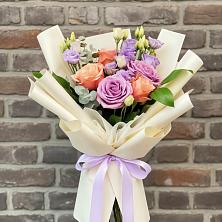 Букет цветов из:  Лизиантусы и Розы в Павловское