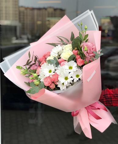 Букет цветов из: Розы, Лизиантусы и Хризантемы в Павловское