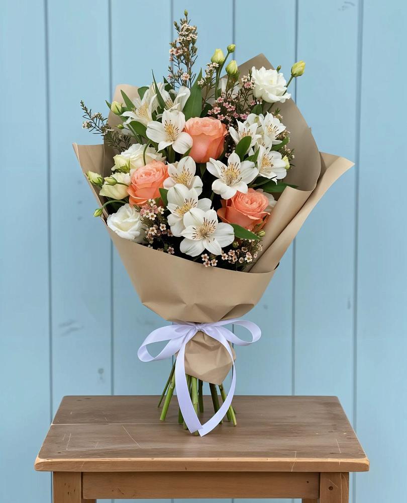 Букет цветов из: Альстромерии, Лизиантусы, Розы и Хризантемы в Павловское